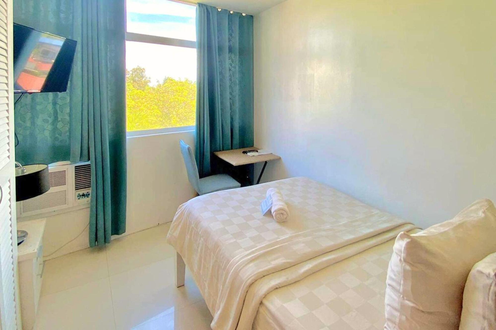 Tely'S Bed & Breakfast Iloilo Powered By Cocotel Zewnętrze zdjęcie