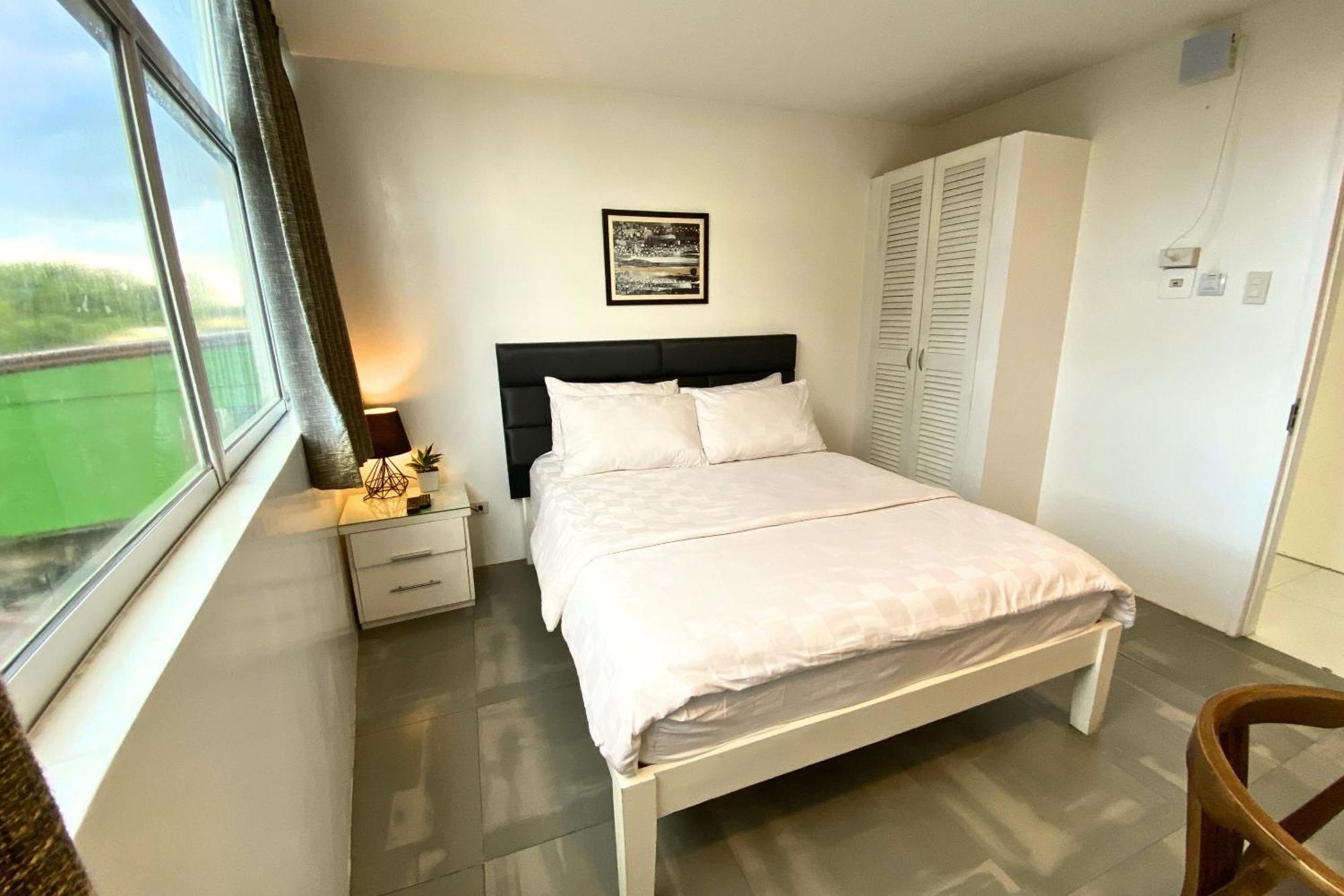 Tely'S Bed & Breakfast Iloilo Powered By Cocotel Zewnętrze zdjęcie